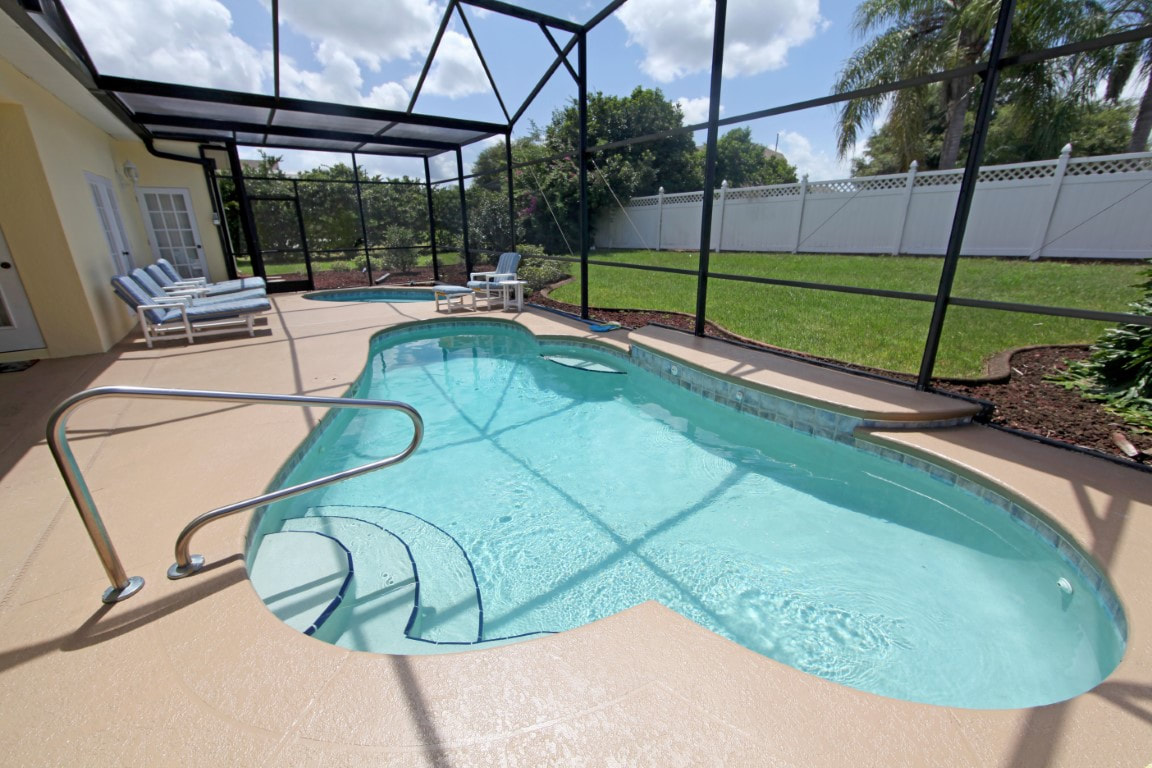 An image of a stunning pool screen enclosure